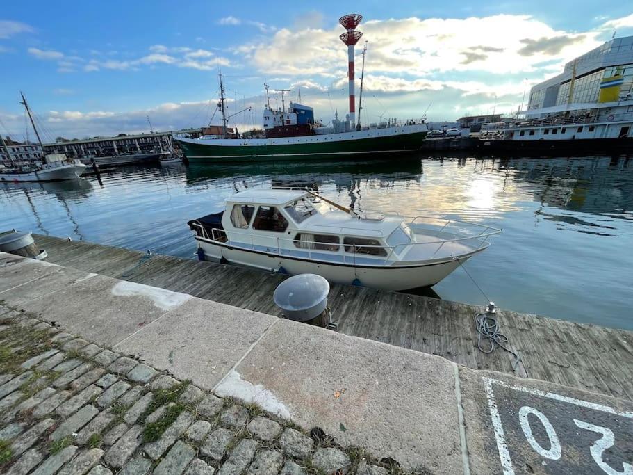 Suesses Motorboot - Bremen Ueberseestadt Exterior photo